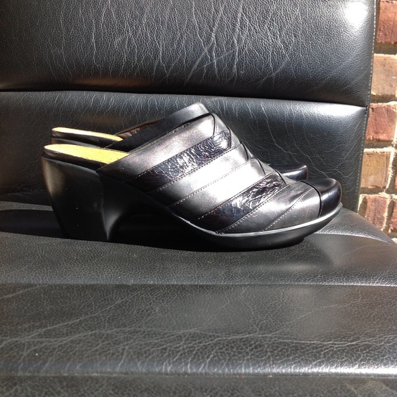 Naot black leather mixed media ying yang  clogs size 40 - Picture 2 of 5